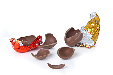 Image showing cracked chocolate egg 