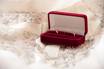 Image showing two wedding rings in a box