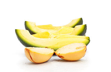 Image showing fresh avokado slices laying on table