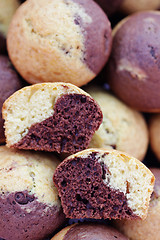 Image showing black and white muffins