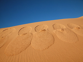 Image showing design,footprints