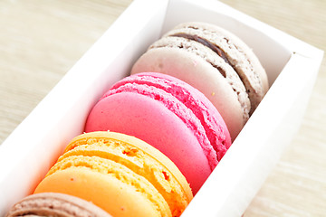 Image showing macaroon in box