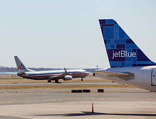 Image showing American Airlines Boeing 737-823 at Logan