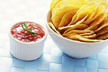 Image showing nachos with salsa