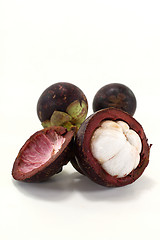 Image showing fresh cut Mangosteen