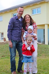 Image showing Family in front of her house Nr 2