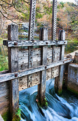 Image showing alley spring mill house