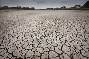 Image showing cracked earth - concept image of global warming