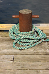 Image showing Rope for mooring a boat to a pier