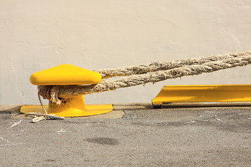 Image showing Rope for mooring a boat to a pier