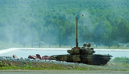 Image showing Tank T-80 after water obstacle