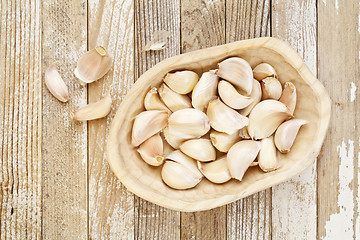 Image showing garlic cloves in rustic bowl