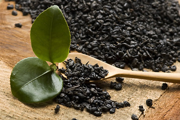 Image showing Fresh and dried tea