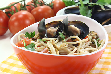 Image showing cooked Spaghetti with mussels