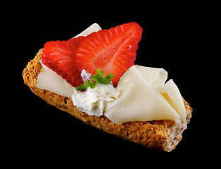 Image showing CreaspBread sandwich with cheese and strawberry