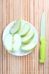 Image showing Apple pieces on the plate