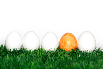 Image showing A yellow egg between the whites