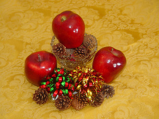 Image showing Apples and Pinecones