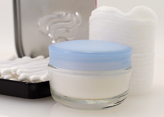 Image showing Cream and cotton pads