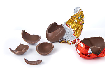 Image showing cracked chocolate egg 