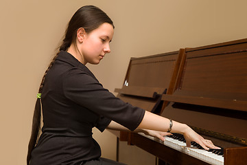 Image showing The girl playing the piano