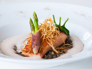 Image showing Salmon with asparagus and bacon