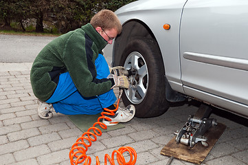 Image showing Wheel change 