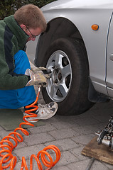 Image showing Wheel change 