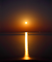 Image showing moon and moonbeam in sea