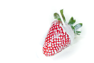 Image showing strawberry splashing into milk