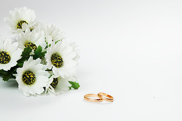Image showing Wedding rings and flowers