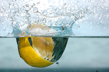 Image showing Lemon splash into water