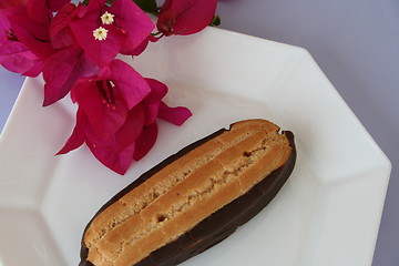 Image showing Cake and bougainvillea