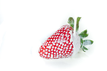 Image showing strawberry splashing into milk