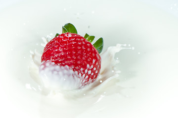 Image showing strawberry splashing into milk