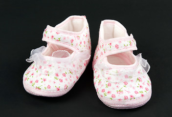 Image showing A pair of baby pink slippers