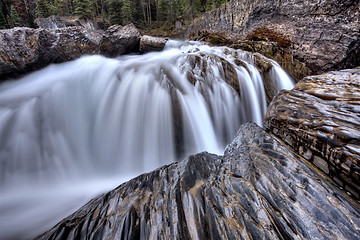 Image showing Nattural Bridge Yoho National Park