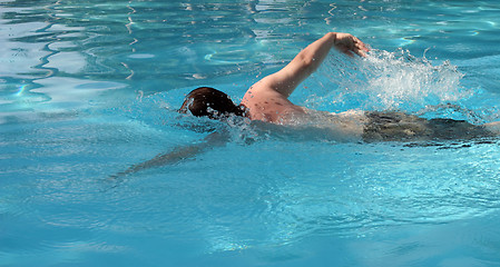 Image showing Swimmer does freestyle