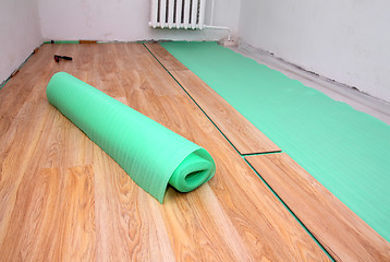 Image showing repair in room - laying floorings