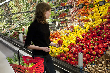 Image showing Woman shopping at super market