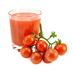 Image showing Juice tomato in a glass and a bunch of tomatoes