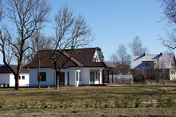 Image showing The house and plants