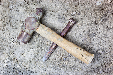 Image showing Grungy hammer and chisel