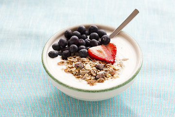 Image showing Bowl of muesli, yoghurt and berries