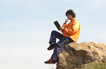 Image showing man with tablet 