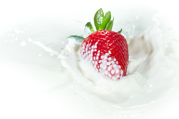 Image showing strawberry splashing into milk