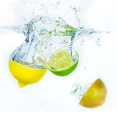 Image showing citrus fruit splashing