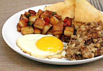 Image showing Fried egg, home fries and hash breakfast.