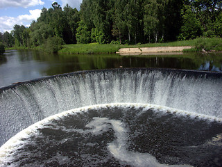 Image showing Round weir