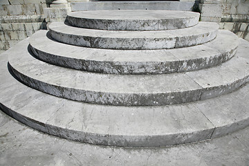 Image showing Cirkular marble steps